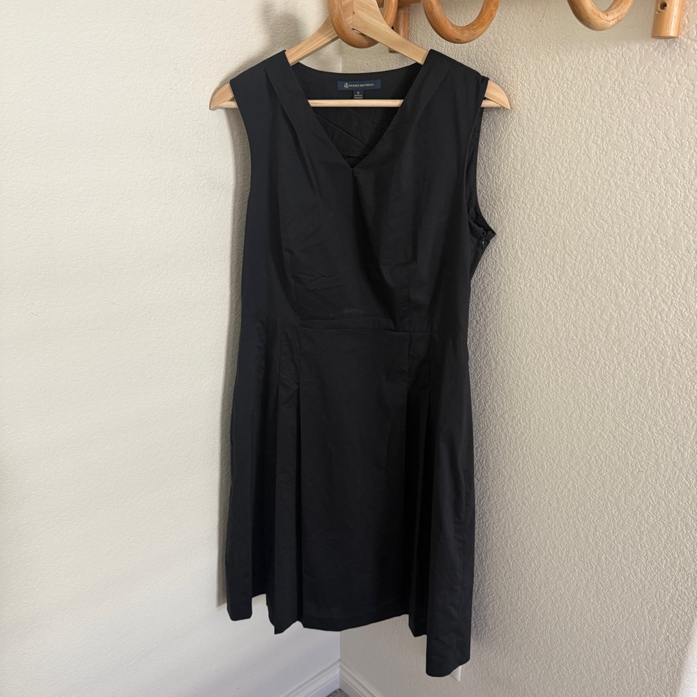 BROOKS BROTHERS BLACK sleeveless career sheath dress pleats size 8